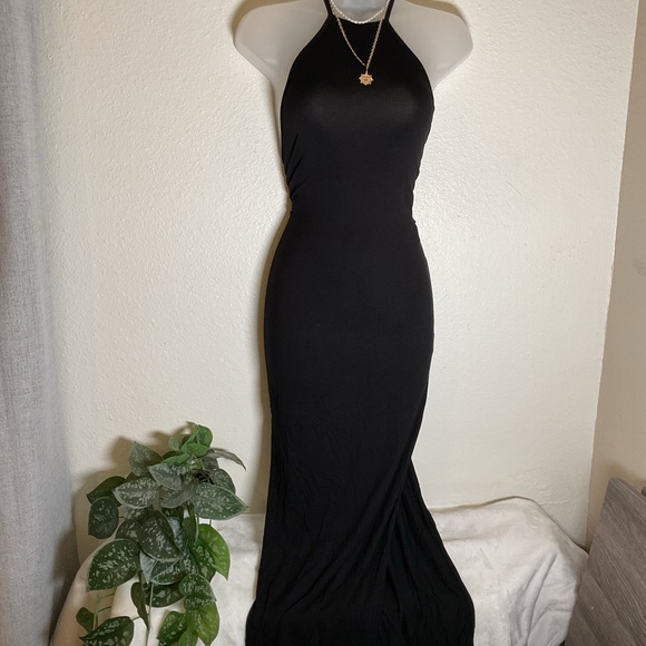 Elegant Black Maxi Dress - Picture 13 of 15